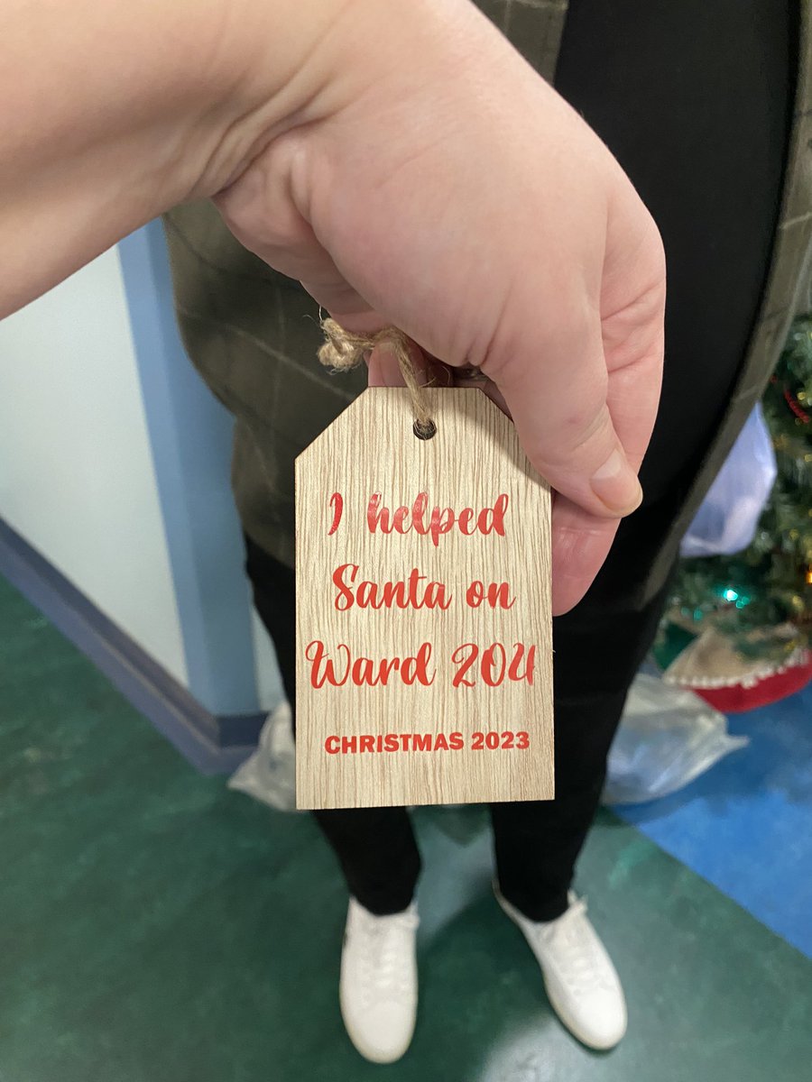 cmcdowell91's tweet photo. Thank you to our Christmas elves who helped Santa out on @204Rie this morning, now they have something to remember the year they helped us 🎄@WaiteSandie @dianemccabe @RIE_Lothian https://t.co/XzrA9obmqP