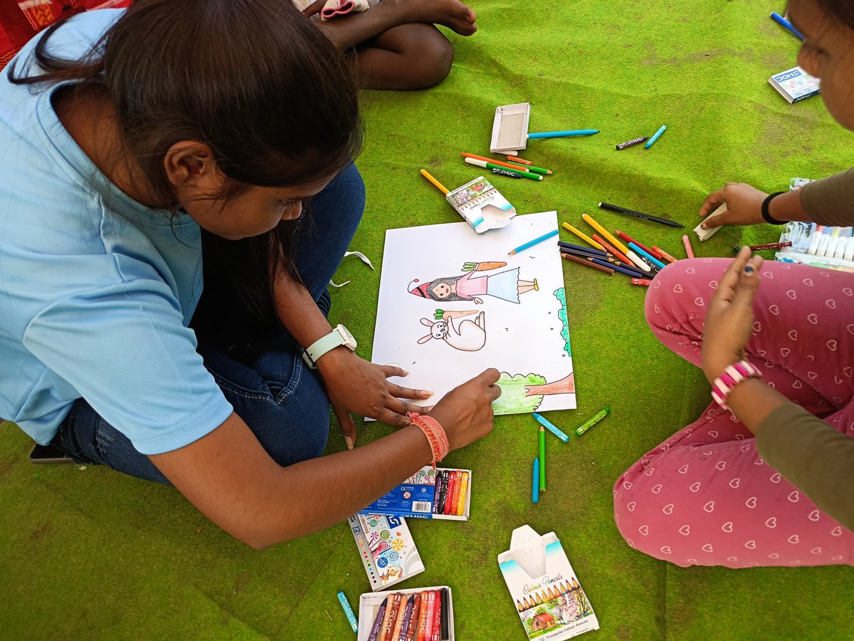 We <a href="/SATTVIC_SOUL/">Sattvic Soul Foundation</a> hosted painting competition &amp; an awareness drama with Amuza about plastic pollution &amp; promoting a cleaner environment at Bhubaneswar Path Utsav. 🙌

Heartiest thanks to <a href="/bmcbbsr/">BMC</a>  &amp; <a href="/BSCL_BBSR/">Smart Bhubaneswar</a> for organising such public interaction campaigns. 🙌

<a href="/Vijaykulange/">Vijay IAS</a>
