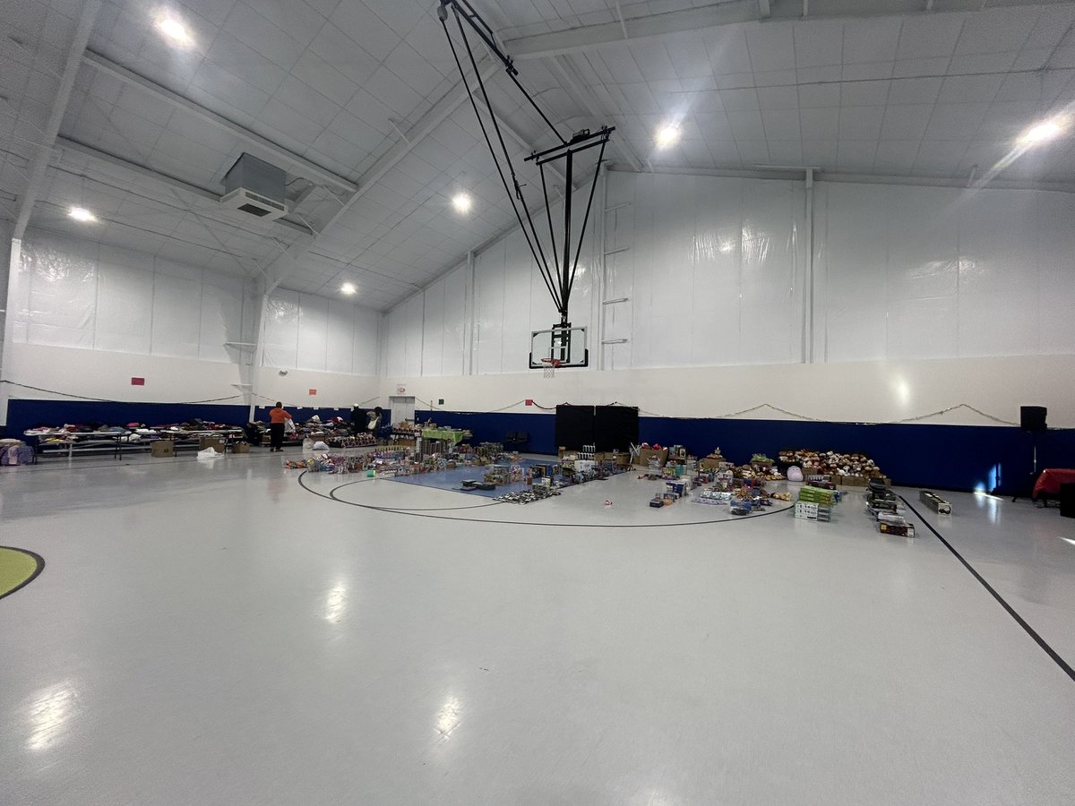 MERRY CHRISTMAS: The Do Gooders of Hampton Roads are kicking off their annual Christmas feeding and giveaway in Hampton! Doors open at 11 🎅