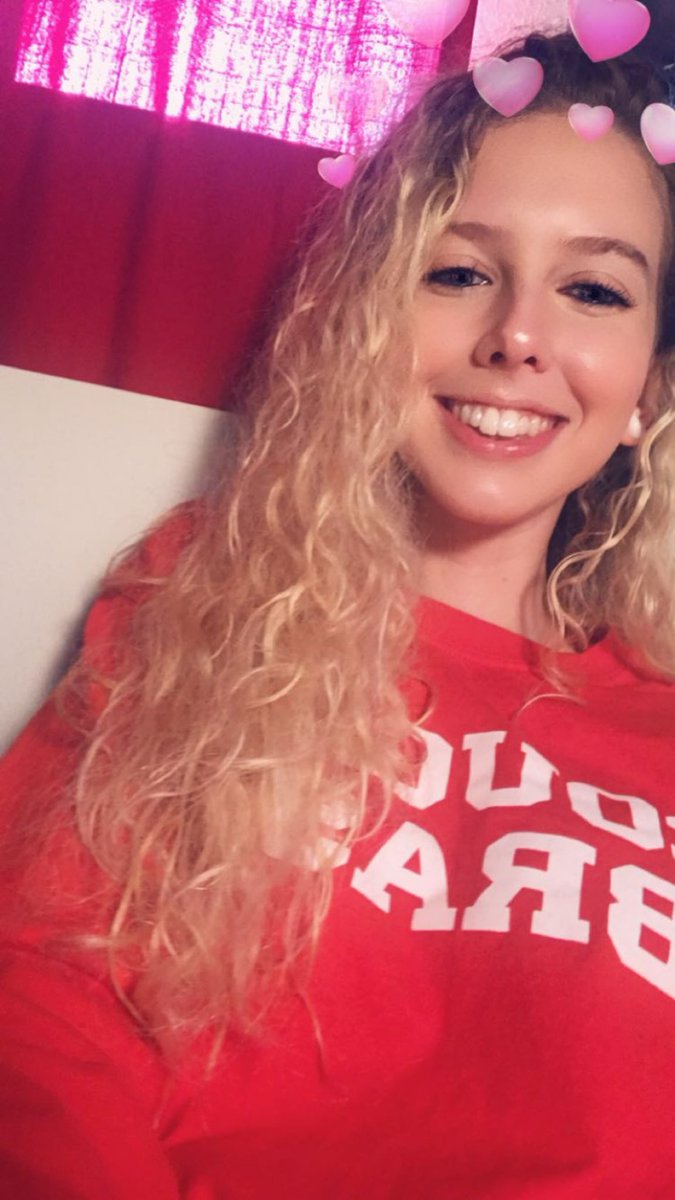 moooogxn's tweet photo. love the christmas pics i take (mostly) every year cause it shows the curly hair journey. first pic is 6 years ago &amp; last is last year https://t.co/ZjOKs16Cvh