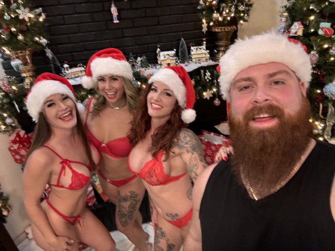 Merry Christmas ya filthy animals! https://t.co/yy4dnMGt9d