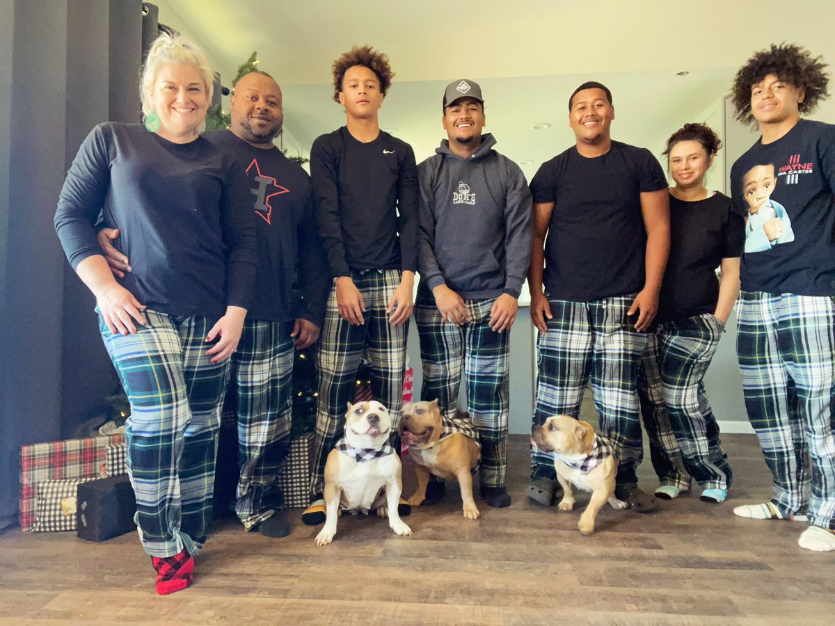 BrandonOwens32's tweet image. Merry Christmas from my family to yours!! #alllove❤️