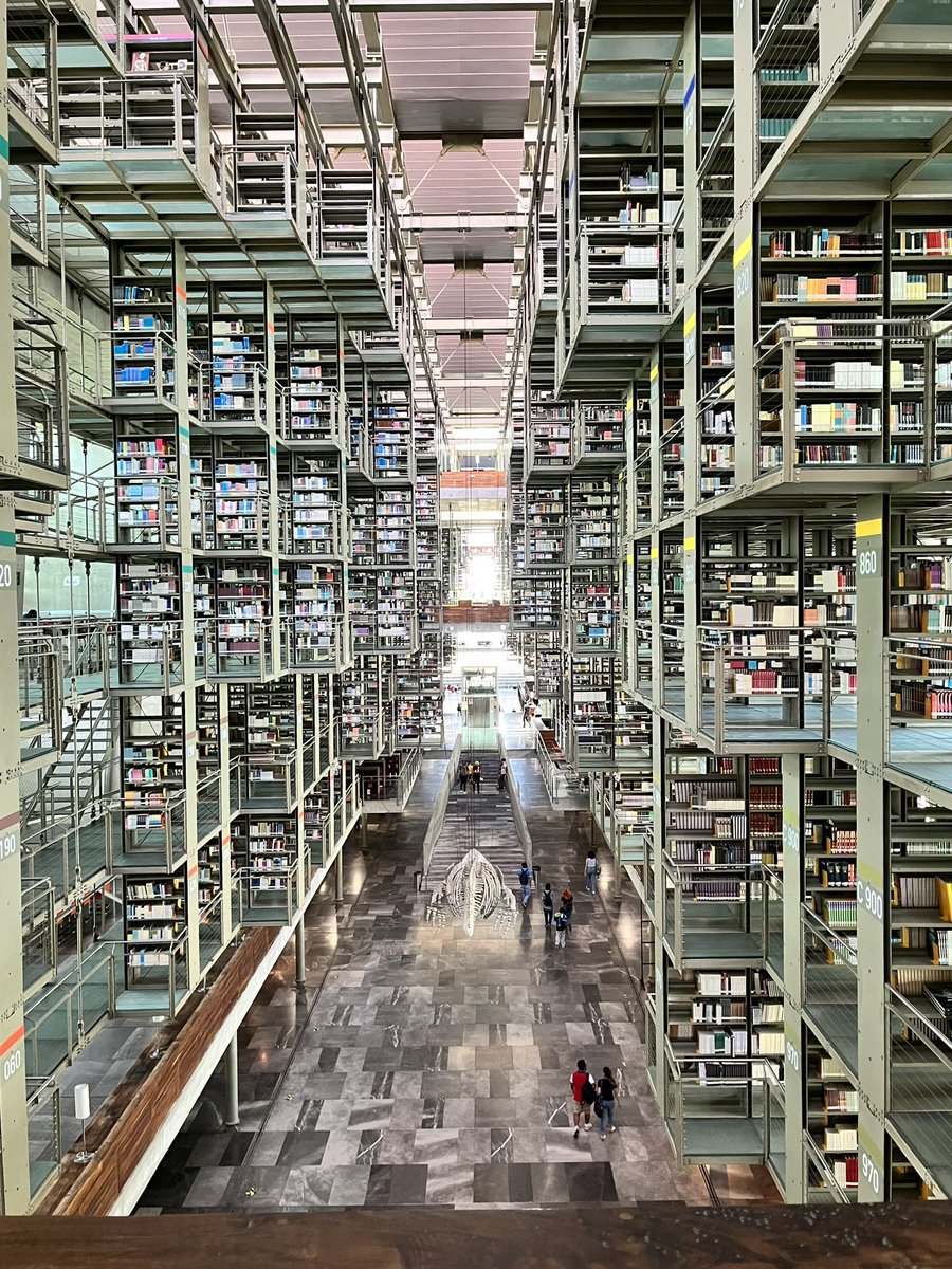 urojimenez's tweet photo. Que gran lugar 📔📕📓 https://t.co/4M6QLjoA7h
