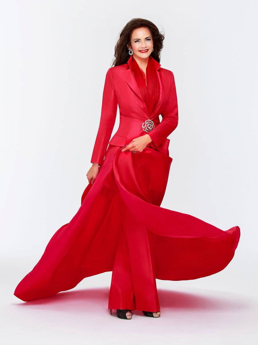 RealLyndaCarter's tweet photo. Merry Christmas! 🎄 Wishing you and yours love, joy, and peace this holiday season. ⭐️ https://t.co/T9UYFBS47f