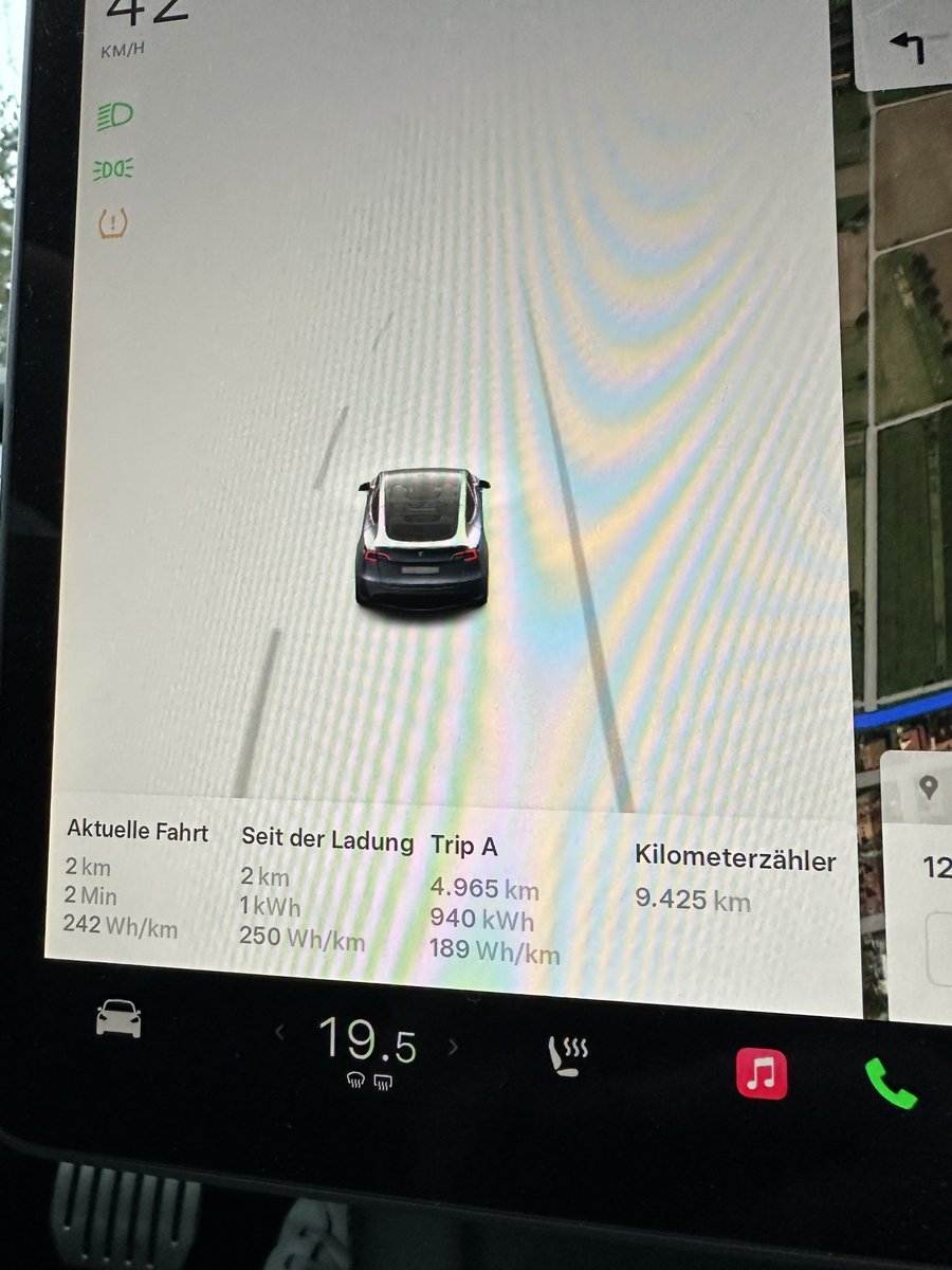 JulianZit's tweet photo. My brother's 2023 Model Y Performance hit 9,500 km since March. Averaging 18.9 kWh/100km 🔋🚗 A good deal. Looking forward to see energy consumption of my long range Model Y
#Tesla #ModelY #EVStats