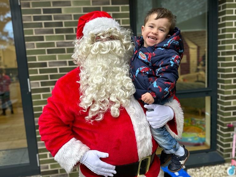 RMHCUK's tweet photo. Merry Christmas to everyone who celebrates from us all at #RMHCUK. π
We've been sprinkling holiday magic for our families, with Santa and his elves working hard overnight to make sure every child staying in their 'home away from home' gets a day to remember. π
β€οΈ https://t.co/x1RquYYAfI
