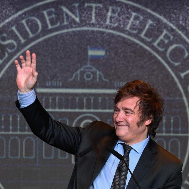 Arjantin Devlet Başkanı Javier Milei:

"Komünist olmamaya dikkat edin, iyi bayramlar."