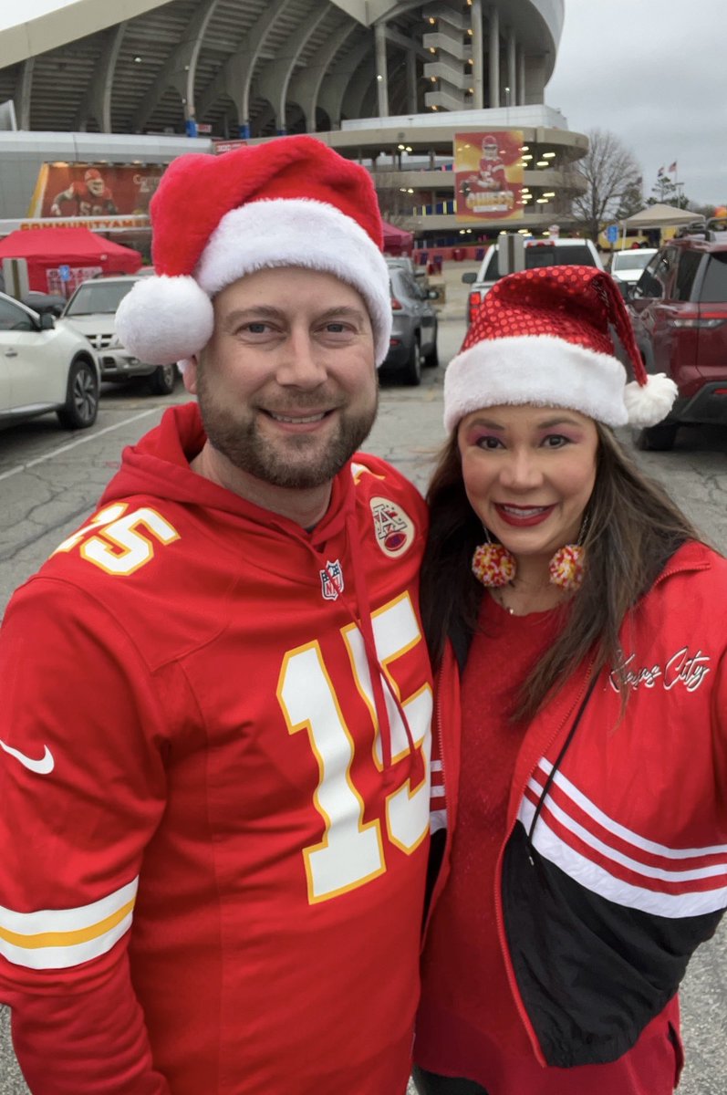 marybuche's tweet photo. Celebrating Christmas at Arrowhead ♥️💛🏈🎅🏼🎄 #ChiefsKingdom https://t.co/a8L26iXJXi