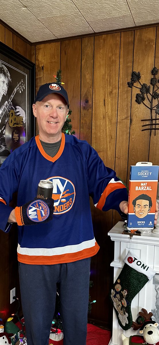 DMCHammond's tweet image. Some Islander’s presents 🎁 #MerryChristmas2023 #nyislanders #newyorkislanders