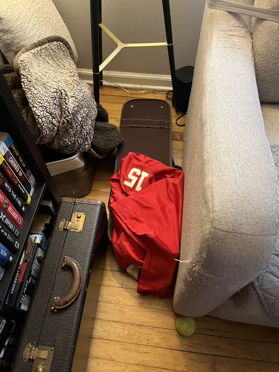 How I’m feeling. Threw that shit down. <a href="/Chiefs/">Kansas City Chiefs</a> are sucking!