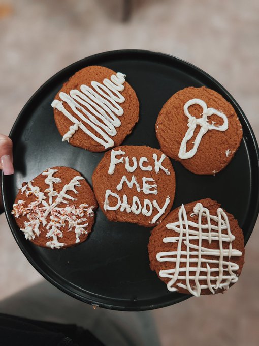 Merry Christmas Cucks 💋🎄🤤 don&rsquo;t forget to send 😏 https://t.co/ki2SSgPlBL<a href="/tag/giantess"class="tags"><span>#giantess</span></a>