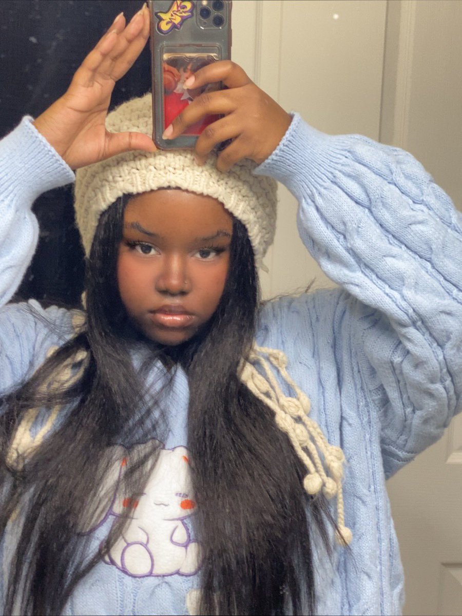chanelgunnn's tweet photo. MERRY CHRISTMASSSSSSS 🎁 https://t.co/YILQ0INwA9