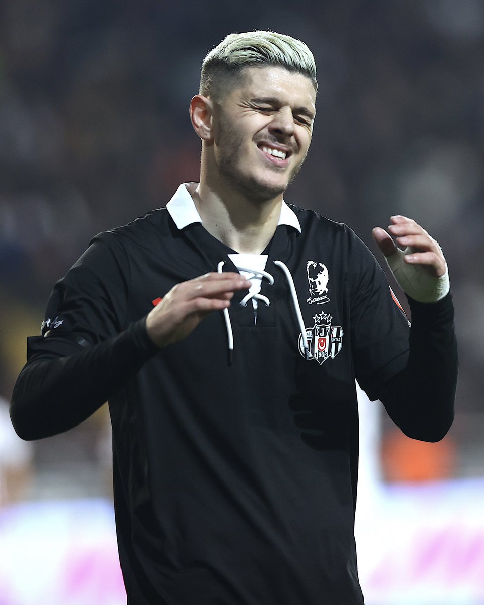 mackolik's tweet photo. 🇹🇷 Beşiktaş'ın, Cumhuriyetimizin 100. yılına özel olarak hazırladığı formayı nasıl buldunuz? 🤔 https://t.co/W7ElNz7nFM