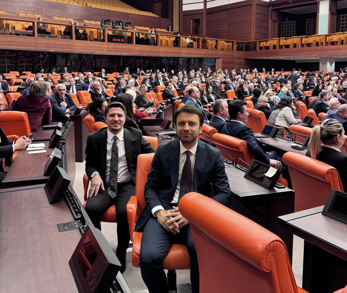 11 Aralık’ta başladığımız bütçe görüşmelerini tamamladık.

Kesintisiz 22’inci kez bütçe yapma yetkisini AK Partimize veren milletimize şükranlarımı sunuyor, bütçemizin 85 milyon vatandaşımıza hayırlı olmasını diliyorum.