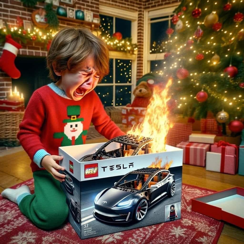 Raadium_'s tweet image. J’ai eu une #tesla en feu pour Noël 🎄 
Et vous ?