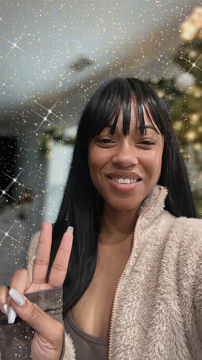 hi! I’m Myi 😄 tweet media