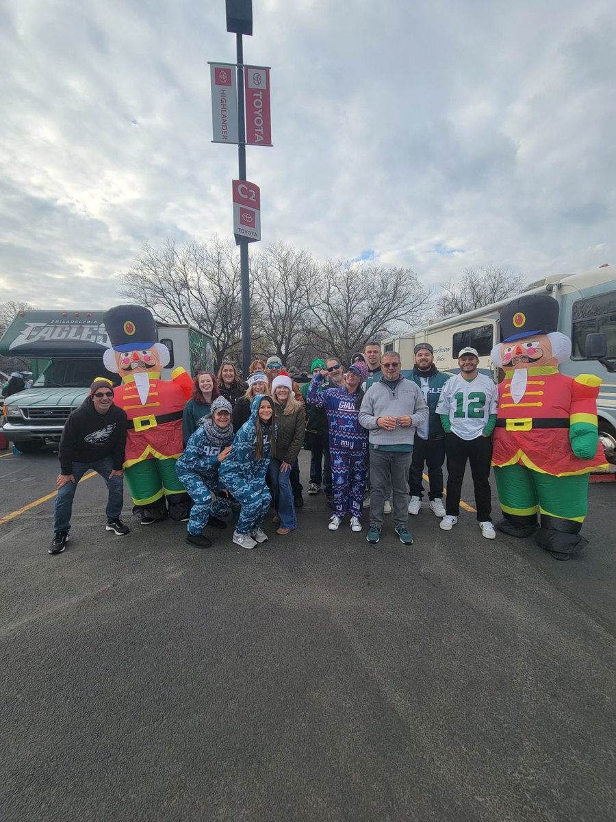 LillianRivera5's tweet image. @Eagles  #Christmas2023 #allinfun #allinclusive #phleagles #eaglesgiantsgame