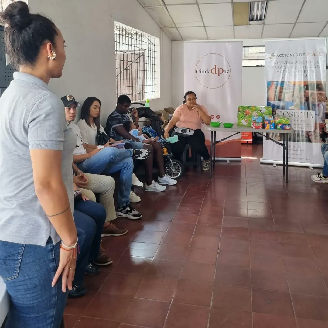 CiudadPazCo's tweet photo. Aprovechamos estas fechas para reunirnos y agradecer por un año más de avances en nuestros esfuerzos por la construcción de paz. 
Agradecemos a tod@s l@s que se suman en el camino para hacerlo menos pedregoso, con la confianza de ir en la dirección correcta. Felices fiestas 🎄🥳 https://t.co/8EkCedbfsB