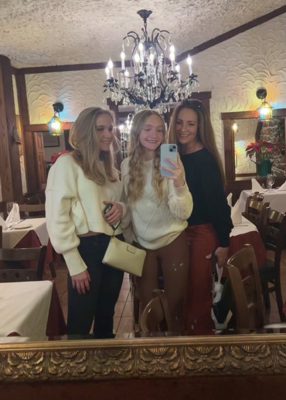 Xo_DubV's tweet photo. Merry Christmas!  🎁🎄 
#daughters  ❤️ https://t.co/gJQCzGwBpV