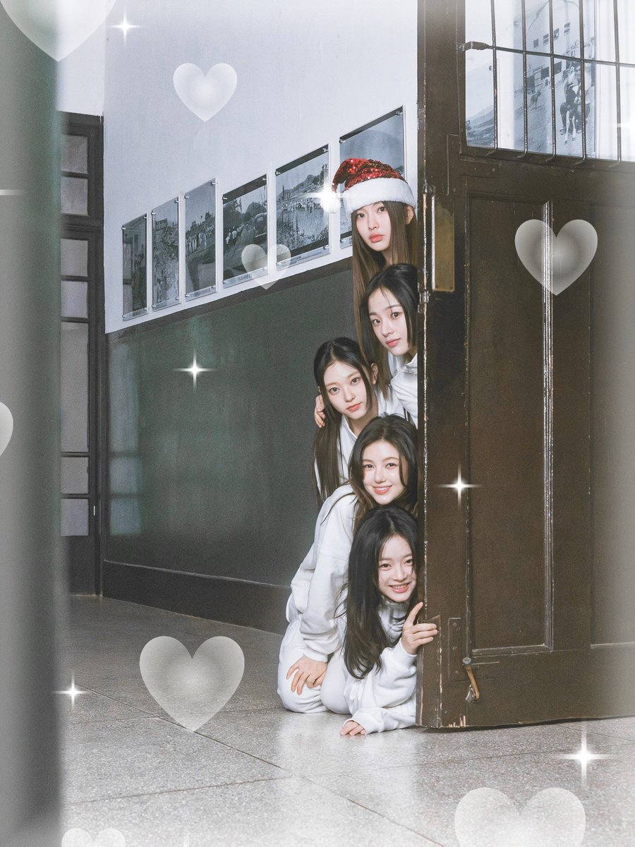 ₊  ׁ 𐙚 디토셈버’ In December, when the world is blanketed in white, Ditto season arrives, a wondrous and magical sight. The snowflakes fall gently, like feathers from the sky  𓈒 ׁ ꕮ ᮫  covering the earth in a soft and silent lullaby. Brings a sense of wonder and delight.