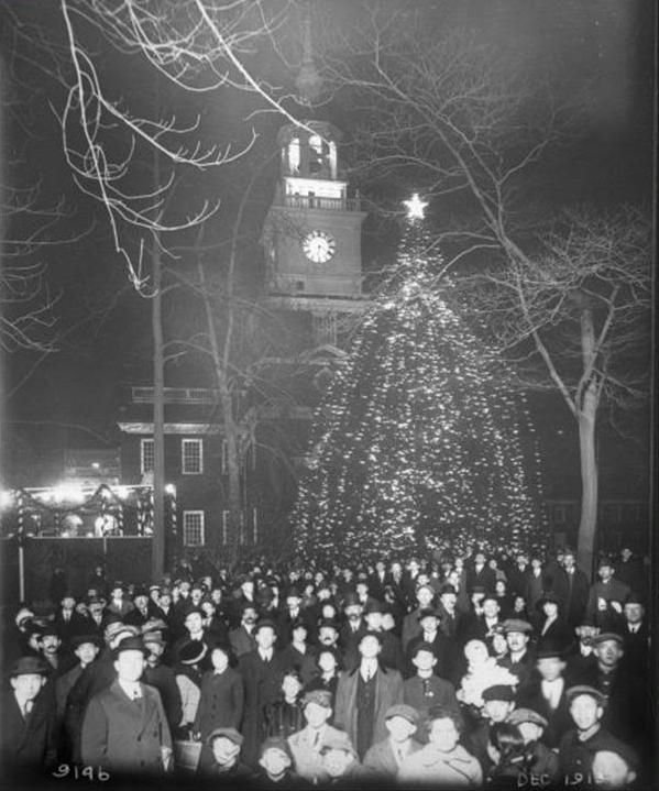 GhostTour's tweet photo. Merry Christmas from the Spirits of '76 Ghost Tour! 

#merrychristmas #philadelphia #ghostsofchristmas https://t.co/oq2zbV5lnq