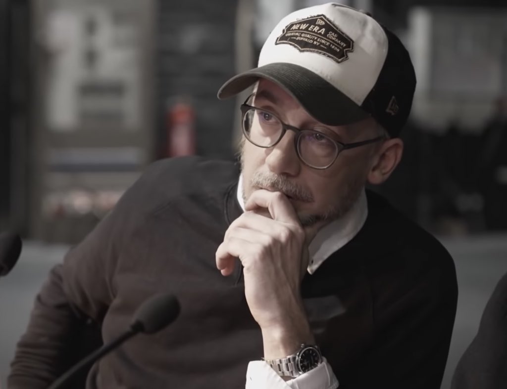 ein thread: thomas schmitt wird jedem tweet glücklicher 

(credit: johannes floehr)