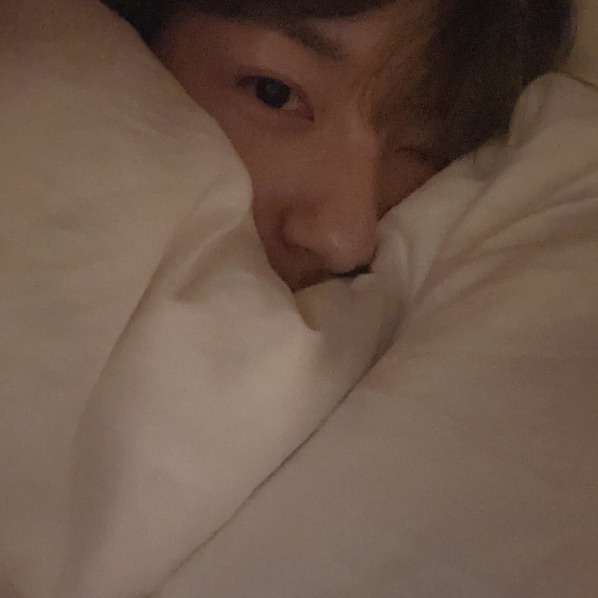 integrity_323's tweet photo. 우리 런쥔이 침대셀카 귀엽게 찍기 일뜽 줘야됨 https://t.co/n80t1NO1kY