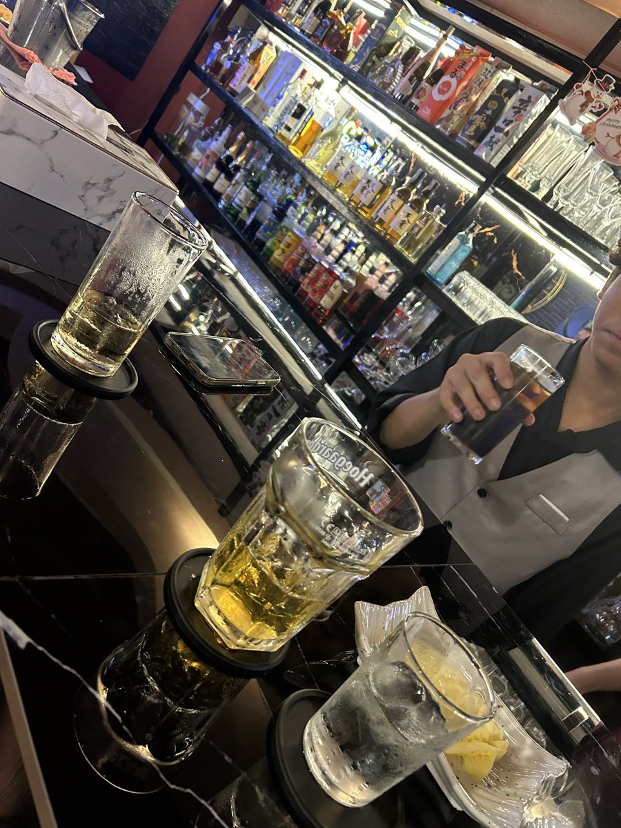 _935's tweet photo. クラッシーバー。内装もキレイ。
#CLASSYBAR https://t.co/imWvuKRMY2