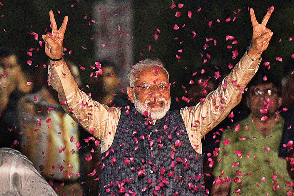 NewsAlgebraIND's tweet photo. BIG BREAKING NEWS - PM Modi will be back in 2024 with a landslide victory of 300+ seats as per ABP CVoter Opinion Poll.

MODI+ : 295-335
CONG+ : 165-205
OTH : 35-65

So far, only Jawaharlal Nehru has won 3 consecutive loksabha election in India. PM Modi set to rewrite history in 2024 ⚡

ZONE WISE -
NORTH 180 - BJP+: 155, INC+ : 25
EAST 153 - BJP+ : 85, INC+ : 55
SOUTH 132 - BJP+ : 25, INC+ 75
WEST 78 - BJP+ : 50, INC+ : 30

Historic 77% Indians are fully satisfied or satisfied to some extent with PM Modi.