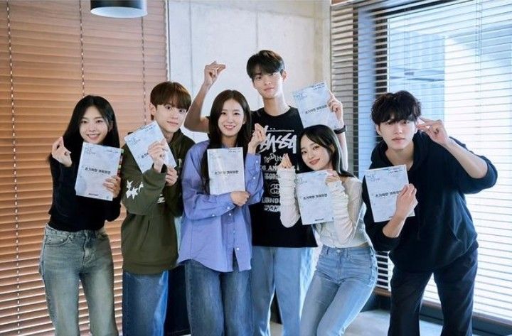 mil__ea's tweet image. #snapandspark nemu web drakor, bagus banget baru nonton 3 episode dan seru banget, walaupun masih agak bingung2 tapi di rekomendasi harus nonton totalnya episodenya 8