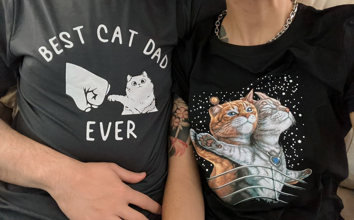 nippienop's tweet photo. Mom’s Christmas gifts were cat related and she got stuff for Pipa and Kenny too. THEY’RE SO CUTE. I’m actually dying 😭🖤 @CockyBoky https://t.co/QE8Jo1TAMa