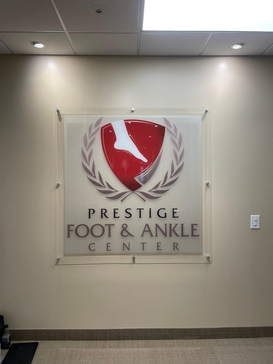 VMSgraphics's tweet image. Whether you want to promote your corporate identity, elevate your brand, showcase your products or services, or announce an exciting sale, wide format graphics will make your brand pop!
hubs.ly/Q02dghzN0
#WideFormatGraphics #BrandIdentity #StandOut #AttentionGrabbing