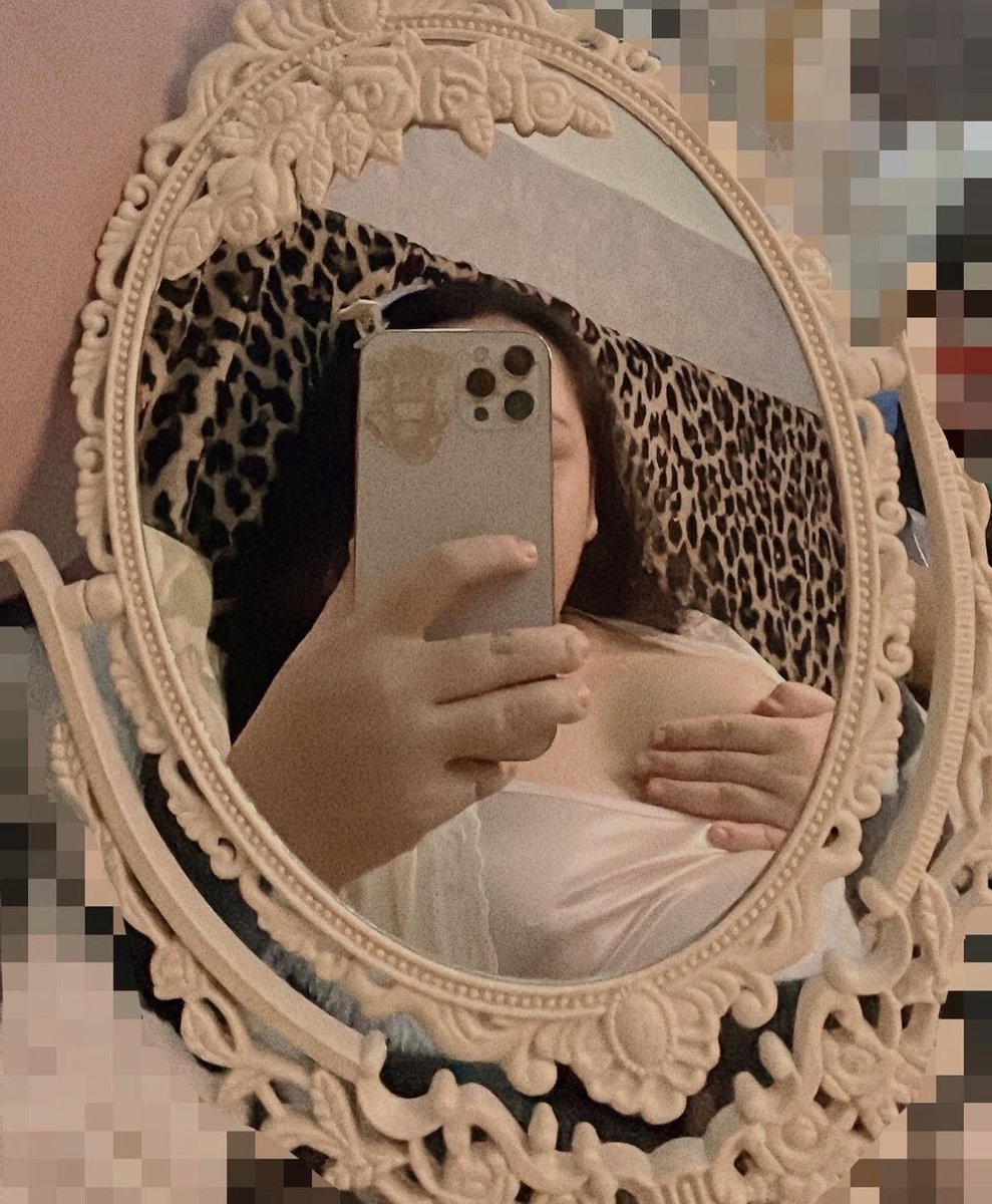 Maika9919's tweet photo. Hậu noel có gì vui 😜 tặng các chồng bức ảnh 
Nếu các chồng thấy gì thì coi như là quà Xmas muộn nha 😙 https://t.co/ZwdPWRSwwL