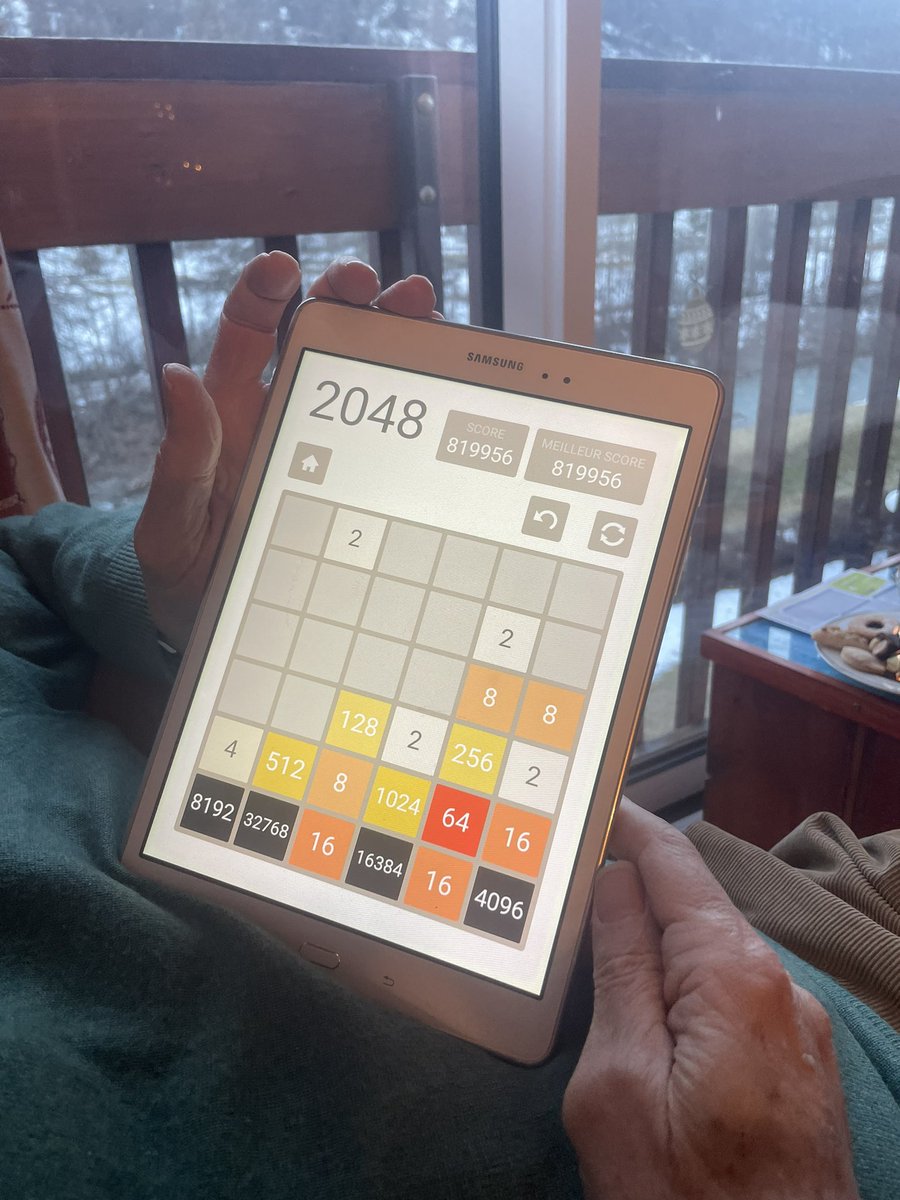 FdiMoreau's tweet photo. Est-ce qu’il n’est pas en train de tuer le game du 2048 ? https://t.co/9WnsoD4tJo