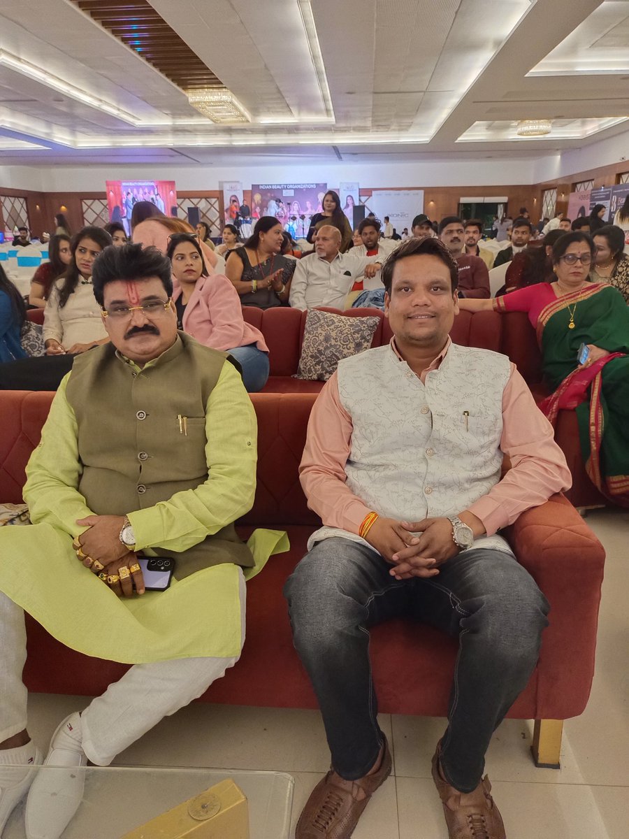 DeepakBandwar's tweet photo. Bhopal Beauty Expro
22 दिसंबर को Indian Beauty Organization द्वारा आयोजित कान्हा फन सिटी भोपाल में अतिथि के रूप में शमिल हुआ जिसमें मुख्य रूप से BiggBoss11 की विजेता व फ़िल्म अभिनेत्री शिल्पा शिंदे जी की उपस्थिति में यह अयोजन हुआ यह एक अनोखा आयोजन ऐतिहासिक रूप लिया जिसे गो https://t.co/zEgHlBsKkB