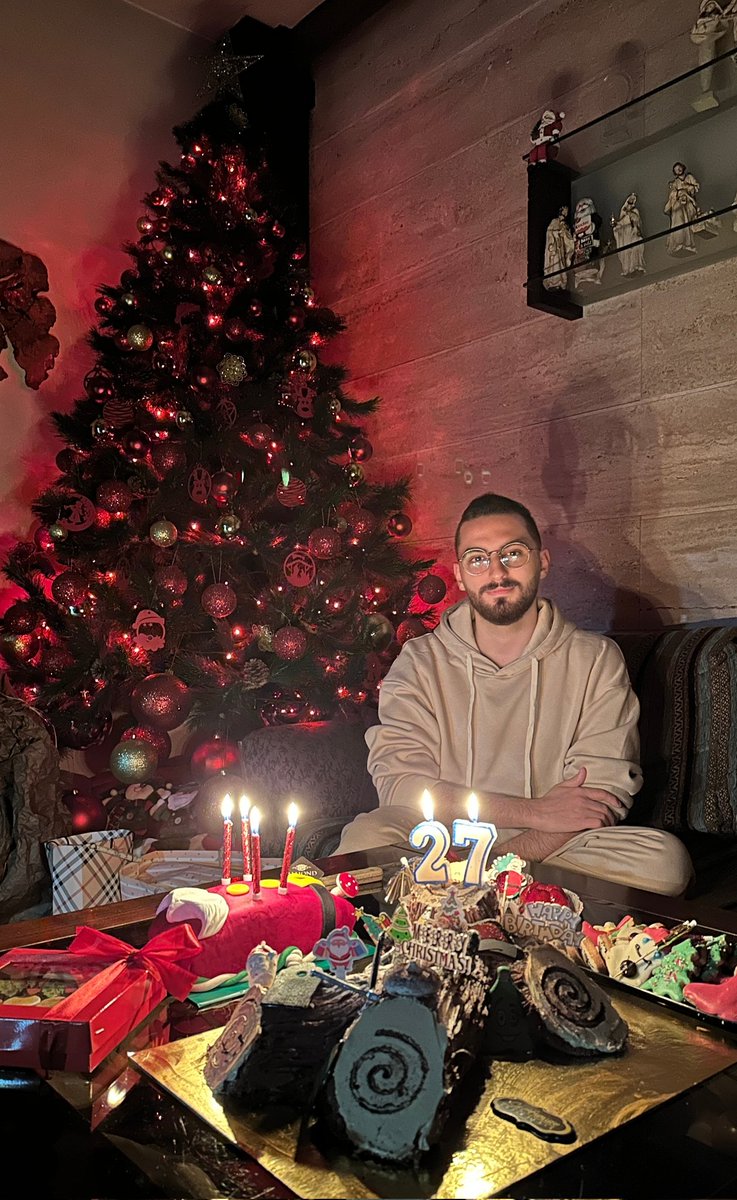 Ibrahim235K's tweet photo. Officially 27 🎉
BTW Merry Christmas 🎄❤️ https://t.co/LQp7bp2aeh