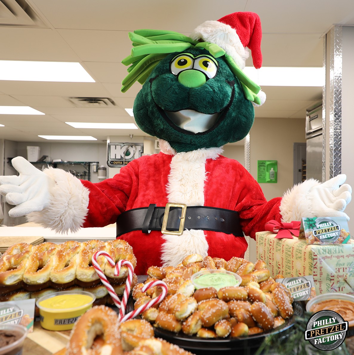 HO HO HO Merry Christmas!! 🎁

#phillypretzelfactory #christmas #hohoho #holidays #santa #snacktime #hungry