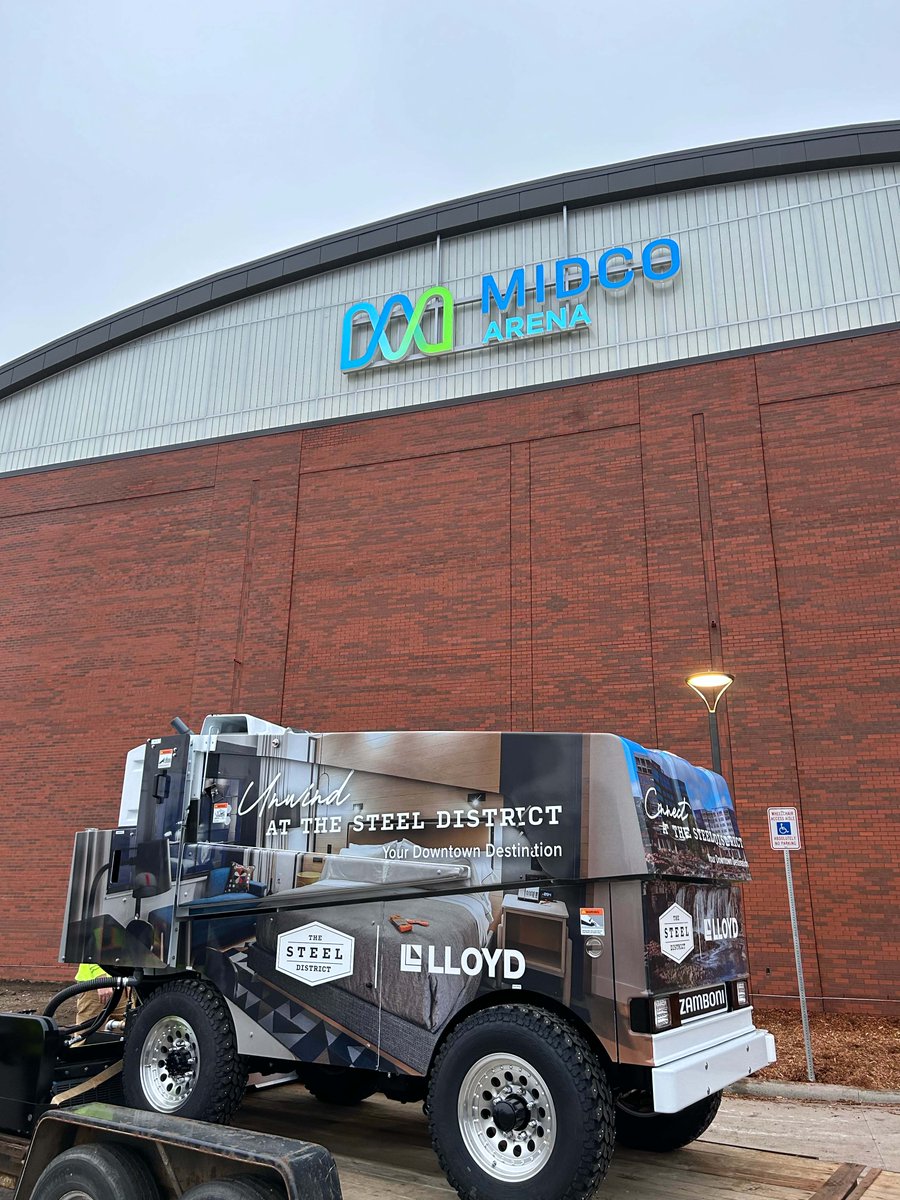 AugieMHockey's tweet photo. It's true, Santa made a stop at Midco Arena.

He was making a special delivery 🎅

Zamboni ✔️

#WeHoldThePen | #BuildingChampions https://t.co/2qEFFpTJ8V