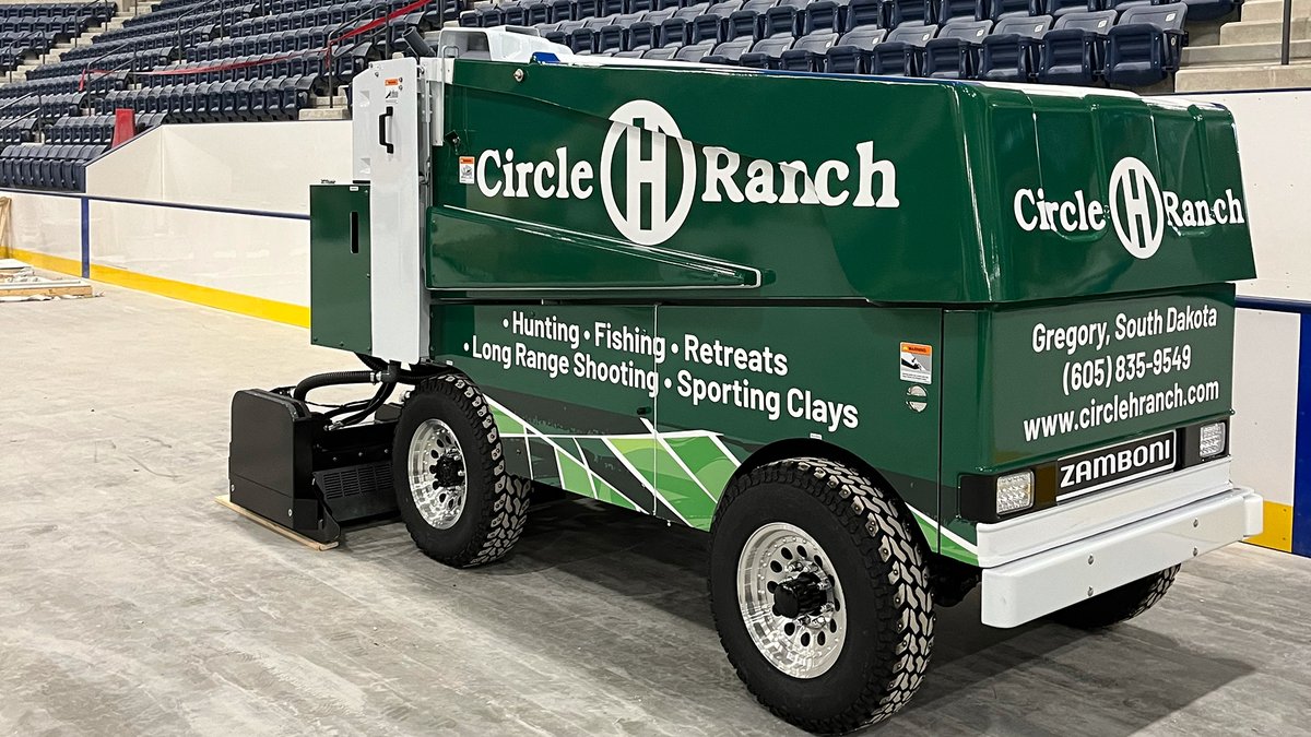 AugieMHockey's tweet photo. It's true, Santa made a stop at Midco Arena.

He was making a special delivery 🎅

Zamboni ✔️

#WeHoldThePen | #BuildingChampions https://t.co/2qEFFpTJ8V