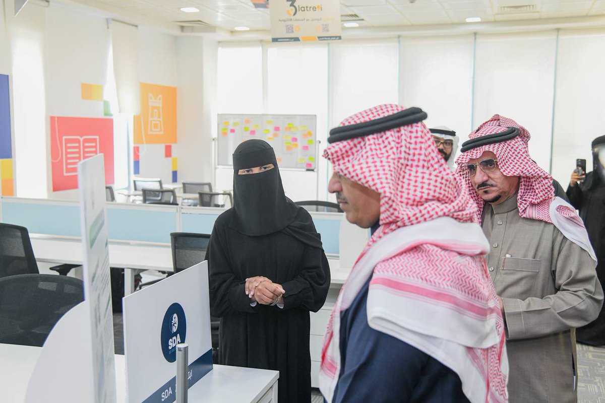 BahaUniversity's tweet photo. #تغطية | #جامعة_الباحة | وتضمَّنت الزِّيارة جولة على مركز الحاضنات وريادة الأعمال واستمع إلى شرح تفصيلي عن ما يقدمه المركز من خدمات للموهوبين والمبتكرين وتيسير حاضنات الأعمال للشركات الناشئة. https://t.co/LinTvCsepO