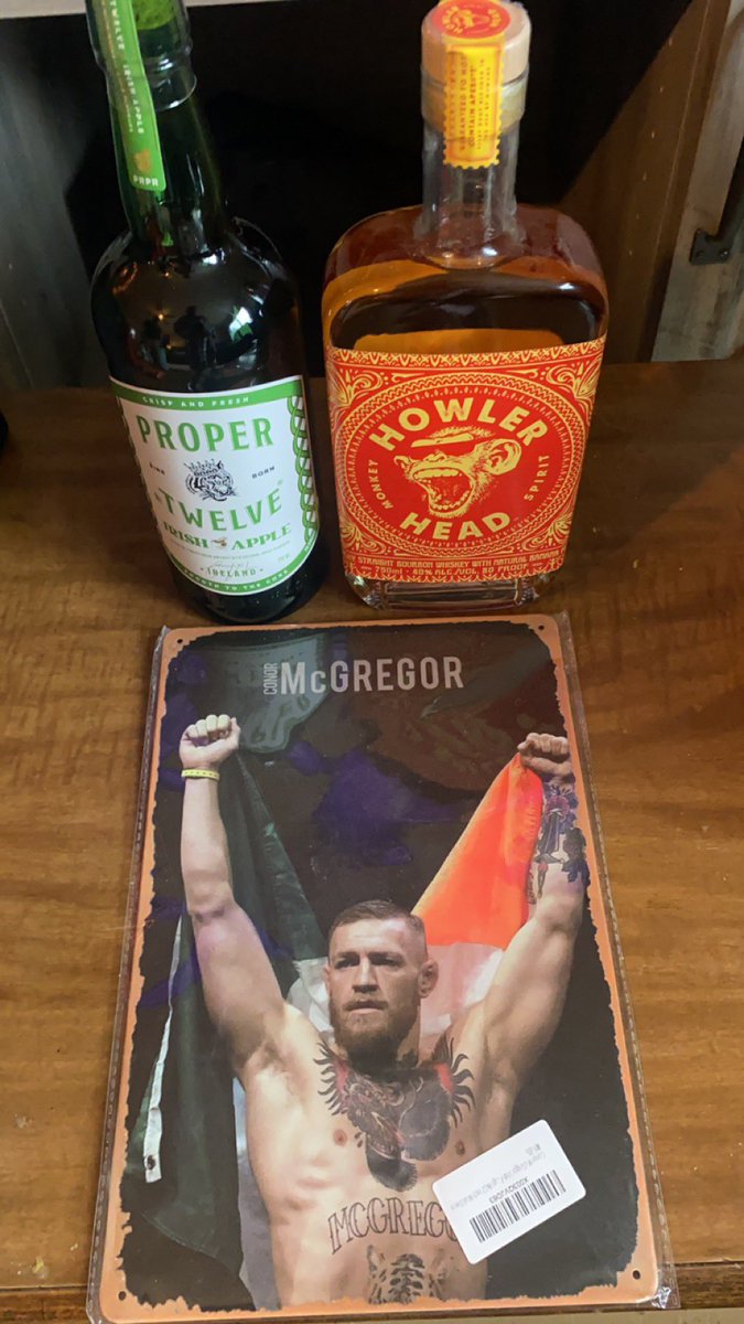 AndrewBuzzell3's tweet photo. Merry Christmas everyone. @TheNotoriousMMA @danawhite @ufc https://t.co/dXvJfOUb6W