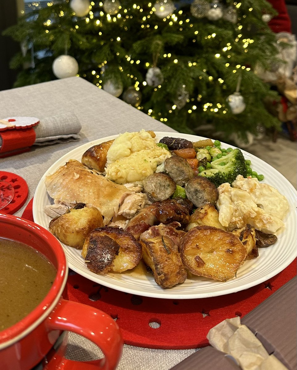 theDJshed's tweet photo. #FTSChristmasDinnerCompetition #FTSXMasDinner Merry Christmas everyone https://t.co/L6HmY8iiFw