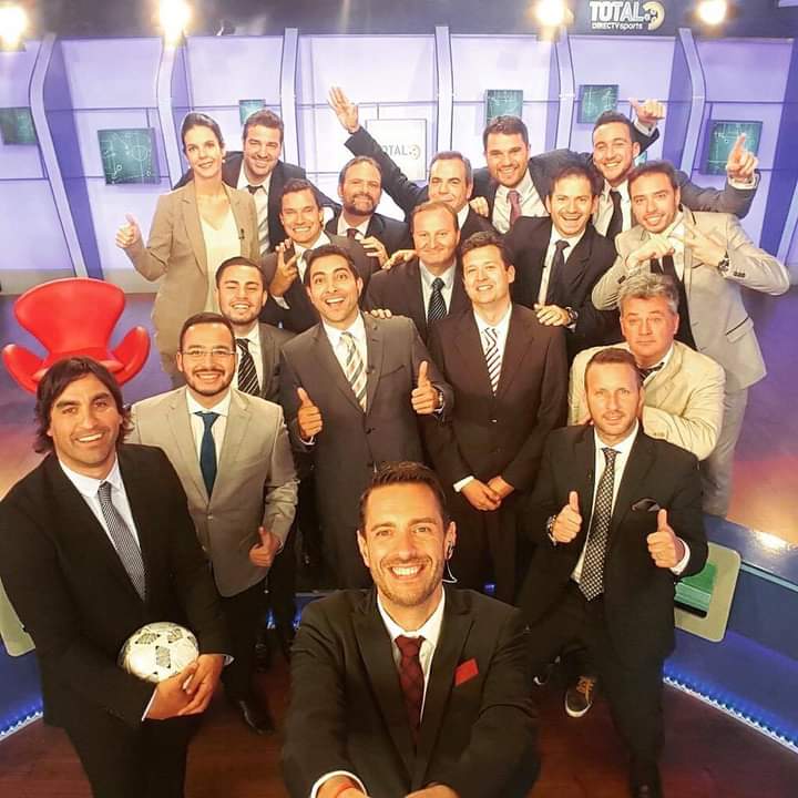 bredienlobojr's tweet photo. Feliz Navidad🎄⚽️
@milenagimon @borjadematias @FDVENE @fabig08 @Alex_candal @fpetrocelli @pedrobozoa #Cherquis #Pipo @leandrozapponi @SVargasOK #LuisCa @Jfurlanich #Humberto @SebasDecker @TurcoHusain @hfeler @giraltpablo @DTVTotal
Recuerdos dic 2015.
¡Equipazo!
#TotaleroDeLey https://t.co/Oosl1kiP2C