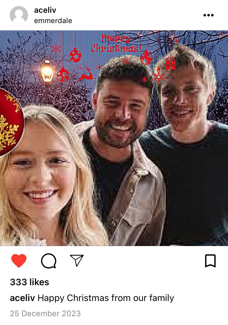 yorit1's tweet image. Happy Christmas from this family #robron #roblivion