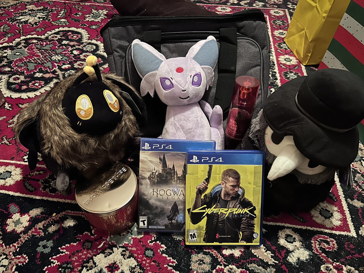 I got spoilt by <a href="/CoolBreeze0907/">Breeze Senpai 🌬️🌨️❄️</a> not pictured the buttload of candy, Scream and Friday the 13th makeup collections! Ahhhh thank you baby so so much 💕 now to start cooking a banging roast dinner!