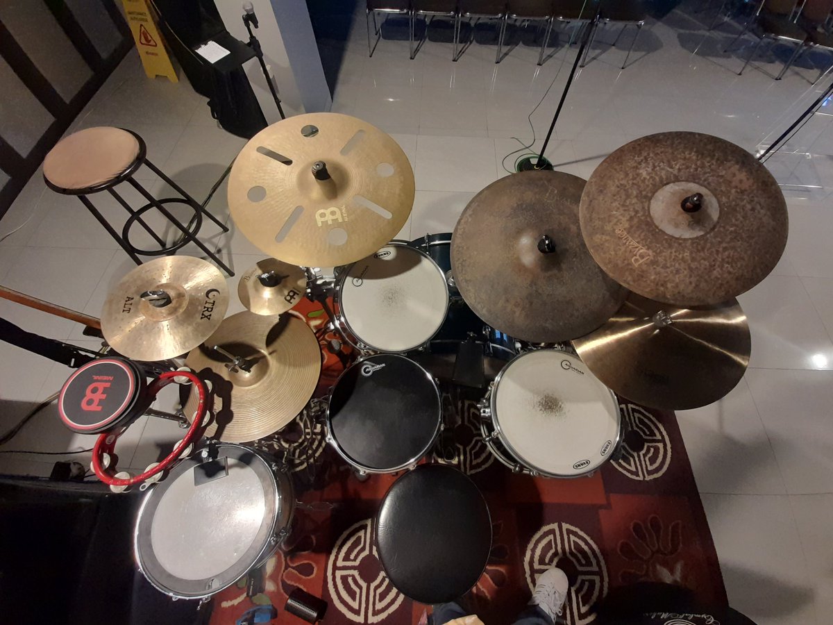 moodydraws's tweet image. Christmas setup

#drums #drumsetup