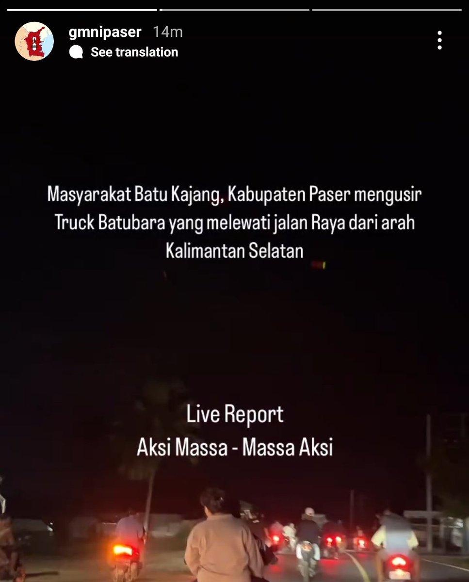SeputarTetangga's tweet image. 😀 PUTAR BALIK 😀

Malam ini, warga lokal turun langsung ke jalanan.
Truk-truk besar yg  ngangkut  batubara lewat jalan raya umum dicegat dan diusir.
Ibu2 bapak2 anak2 muda semuanya pada kompak.