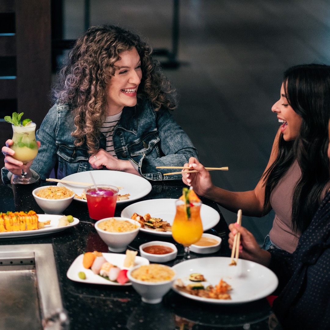 Benihana_ES's tweet photo. ¡Únate a nosotros hoy y experimenta la mejor celebración navideña! 🔥 Reserva tu mesa o pide tus platos hibachi favoritos para llevar o a domicilio. ✨ 

Reserva al: 2264-5577 https://t.co/nHGaaulEQR