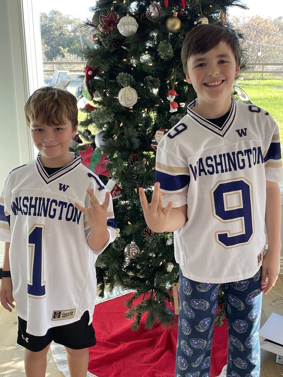aleonard7's tweet photo. @Softykjr @UW_Football https://t.co/TzB1UxmEse