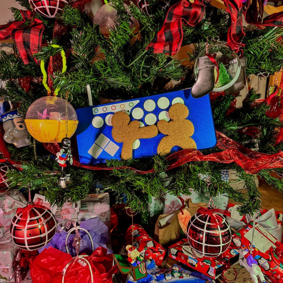 Evo's tweet image. Happy Holidays!